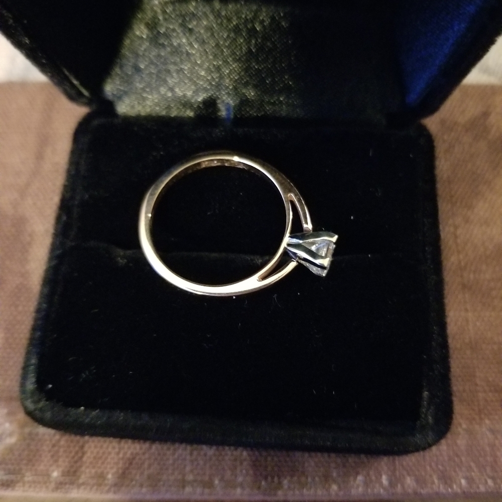 APPRAISED & CERTIFIED DIAMOND ENGAGEMENT RING - Picture 4 of 5